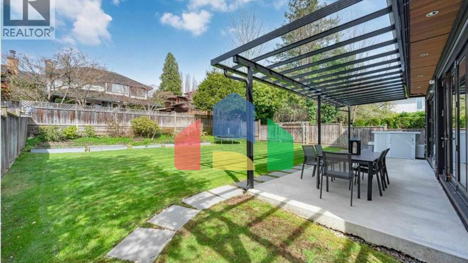 Residential - Single Family Home - West Vancouver, Canada - Canada