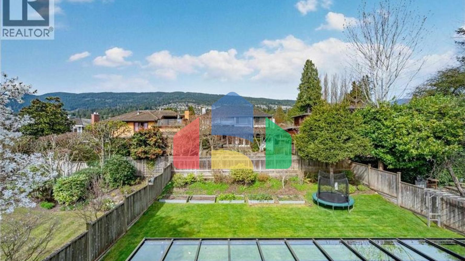 Residential - Single Family Home - West Vancouver, Canada - Canada