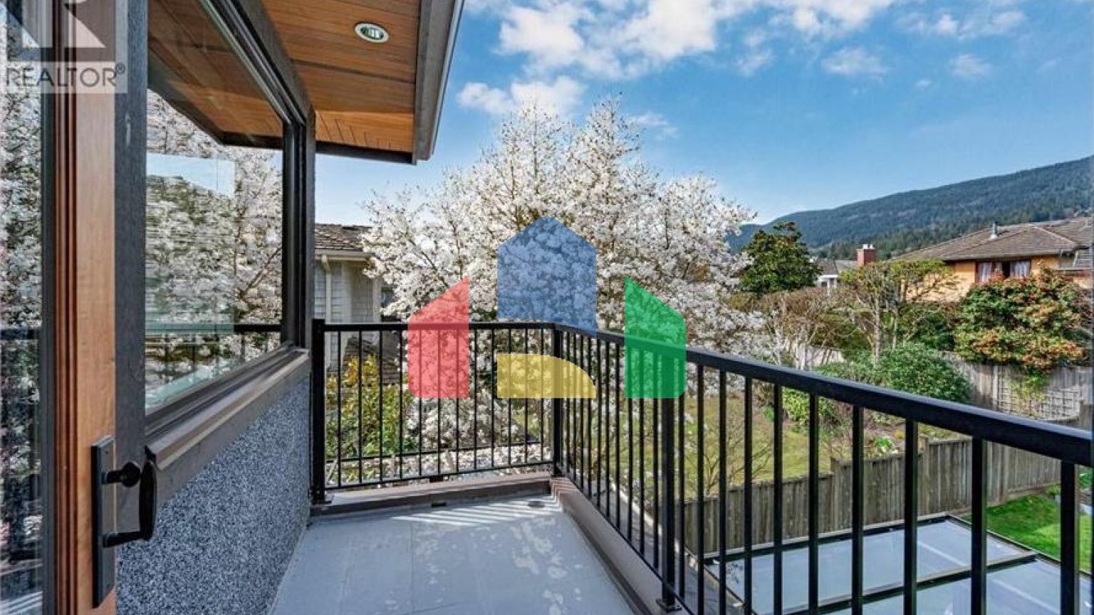 Residential - Single Family Home - West Vancouver, Canada - Canada