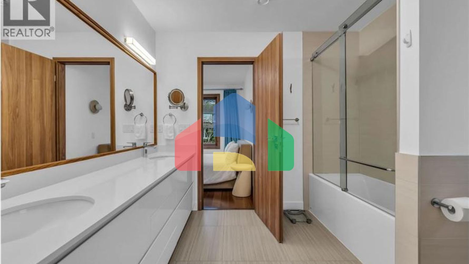 Residential - Single Family Home - West Vancouver, Canada - Canada