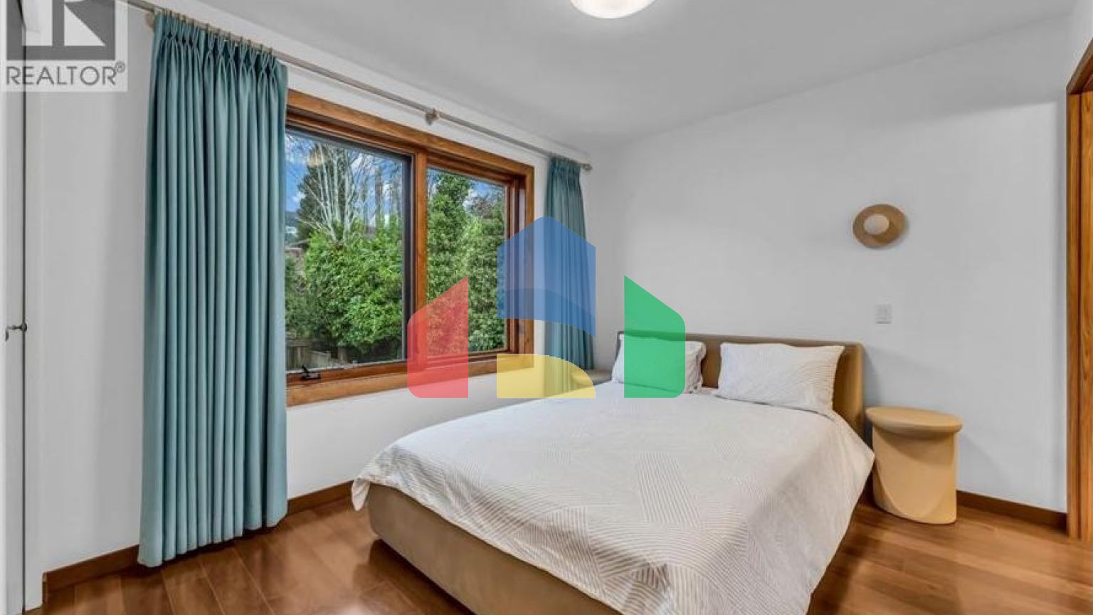 Residential - Single Family Home - West Vancouver, Canada - Canada