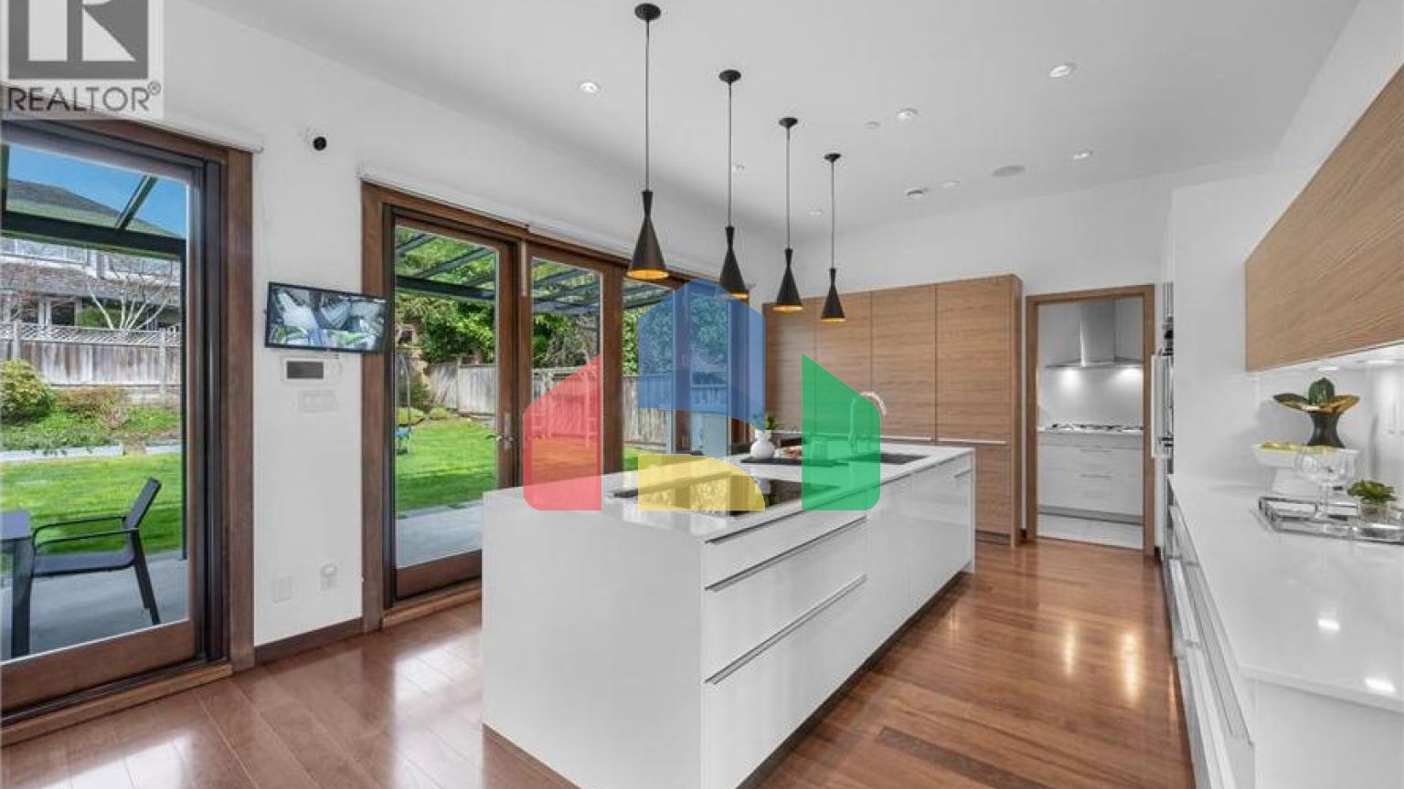 Residential - Single Family Home - West Vancouver, Canada - Canada