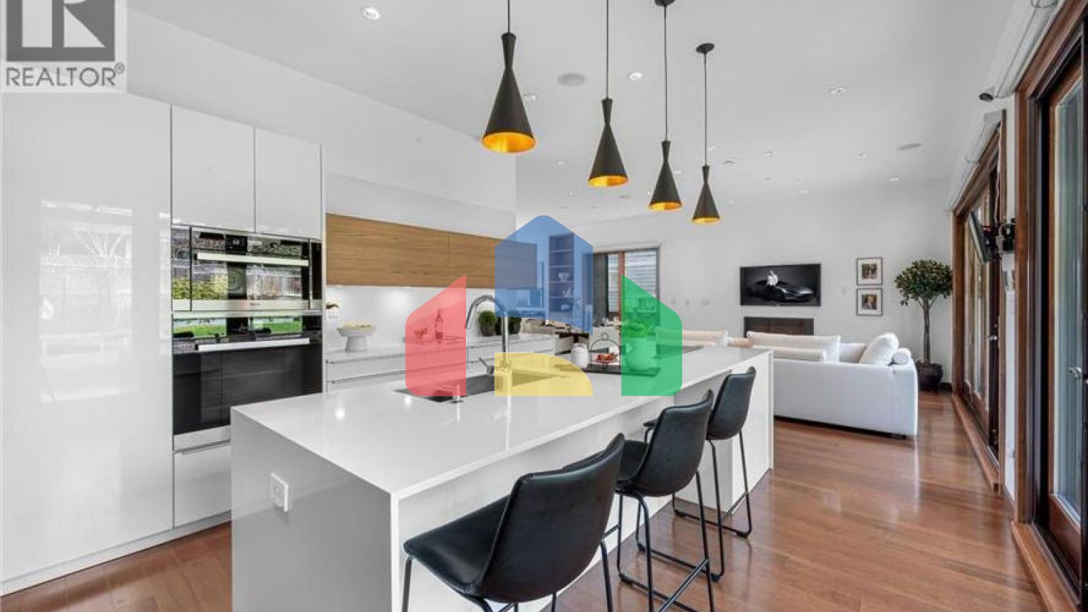 Residential - Single Family Home - West Vancouver, Canada - Canada