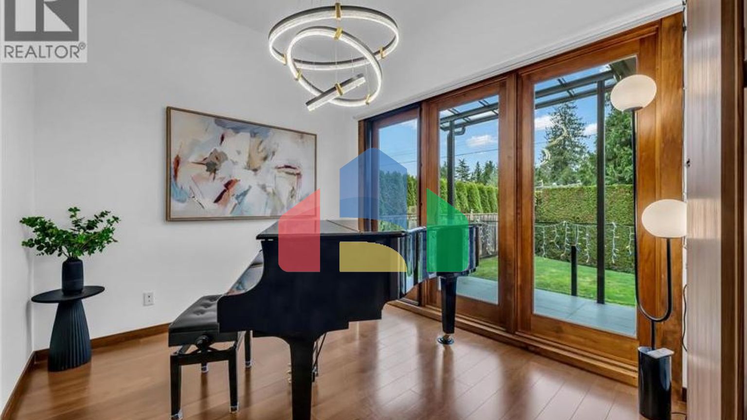 Residential - Single Family Home - West Vancouver, Canada - Canada