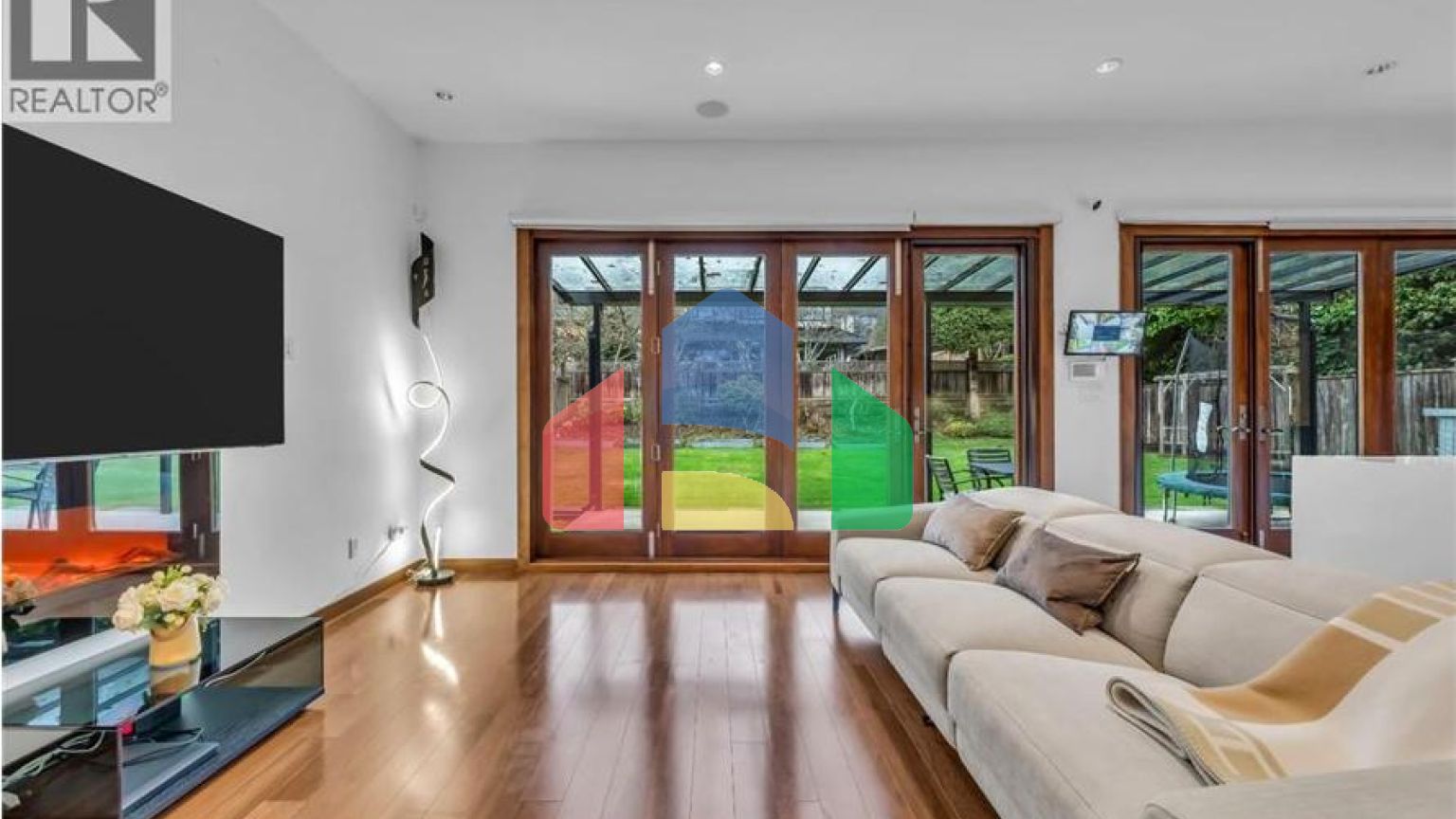 Residential - Single Family Home - West Vancouver, Canada - Canada