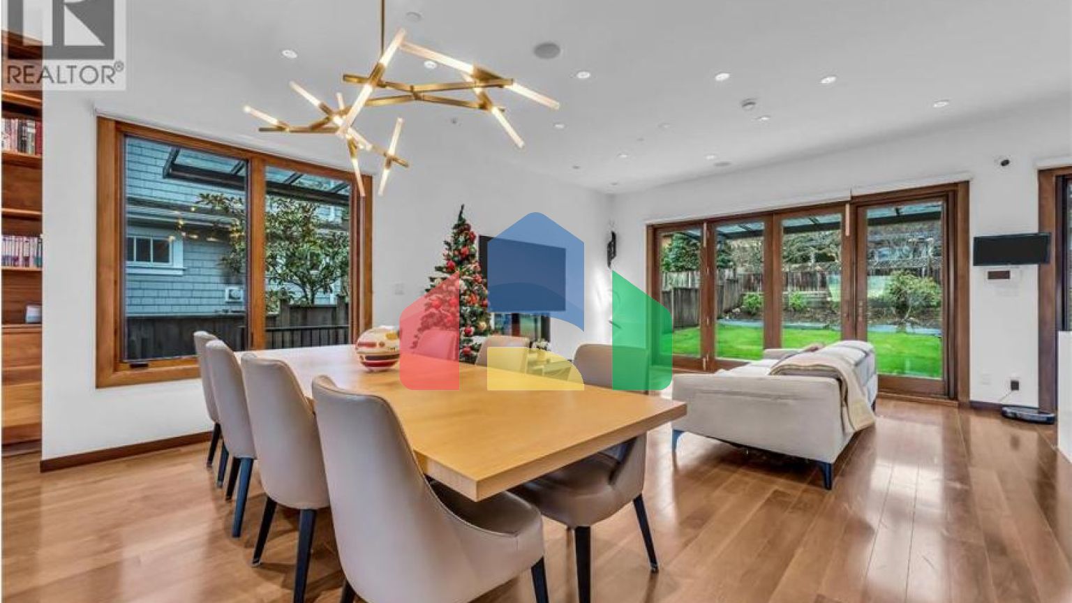 Residential - Single Family Home - West Vancouver, Canada - Canada