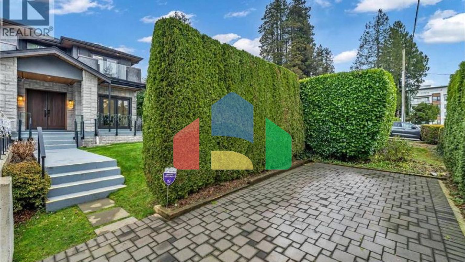 Residential - Single Family Home - West Vancouver, Canada - Canada