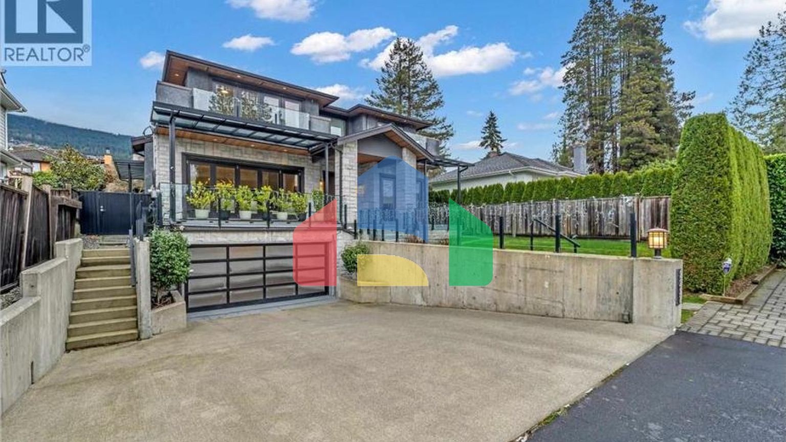 Residential - Single Family Home - West Vancouver, Canada - Canada