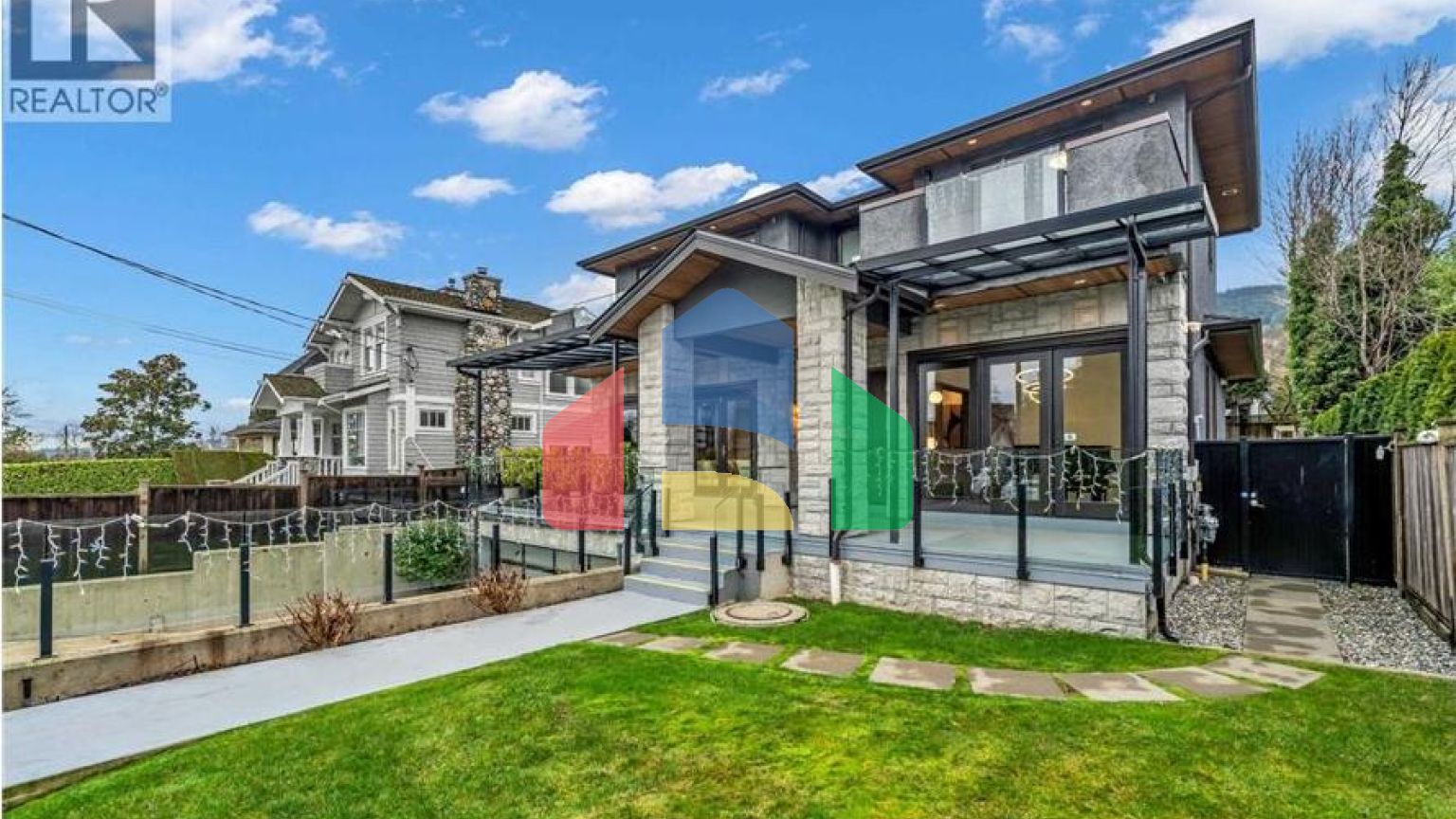 Residential - Single Family Home - West Vancouver, Canada - Canada