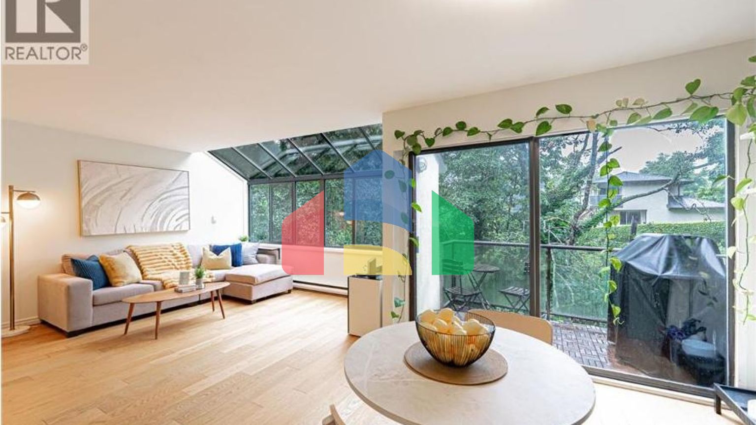 Residential - Townhouse - West Vancouver, Canada - Canada