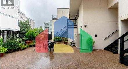 Residential - Townhouse - West Vancouver, Canada - Canada