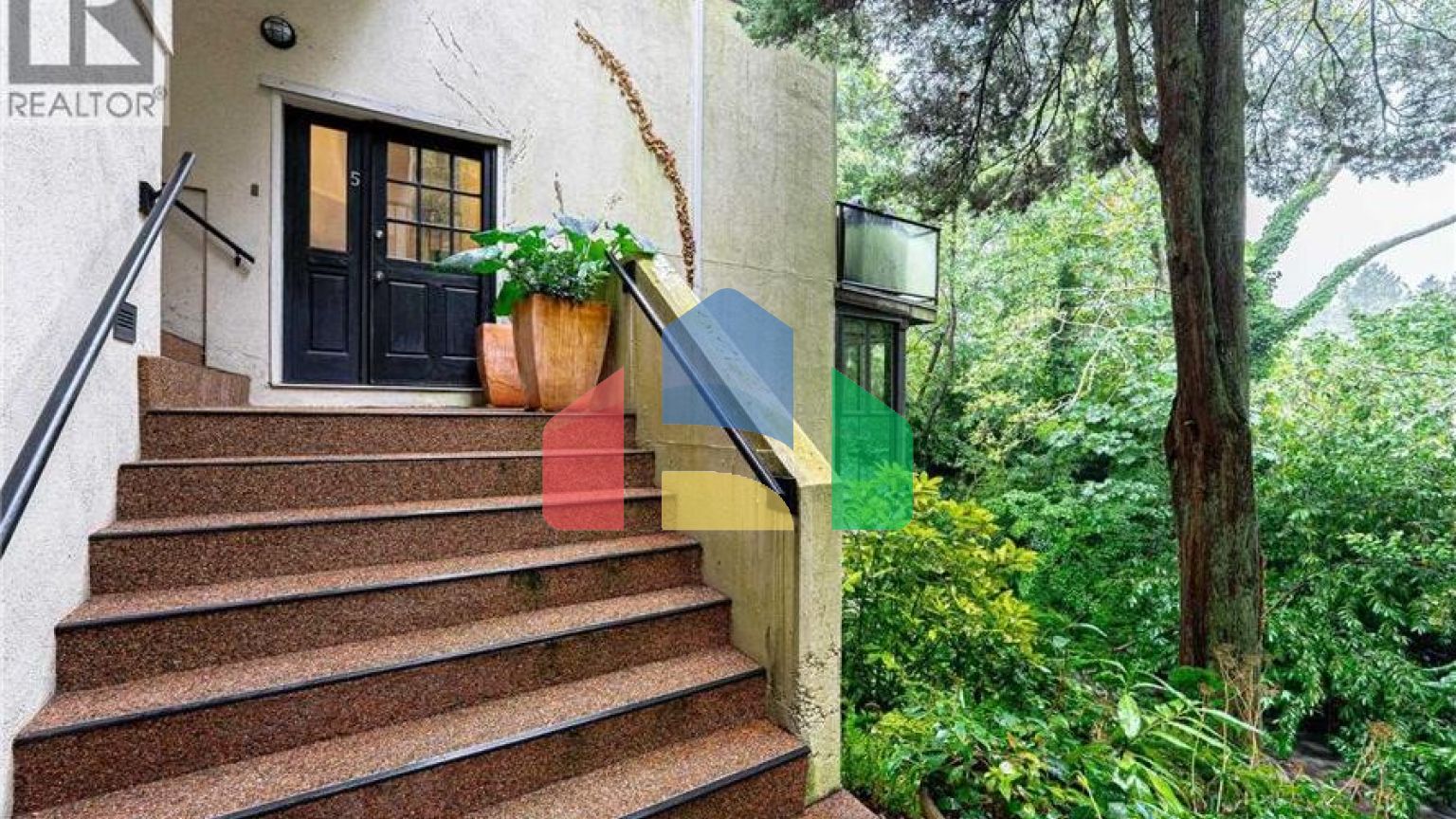 Residential - Townhouse - West Vancouver, Canada - Canada