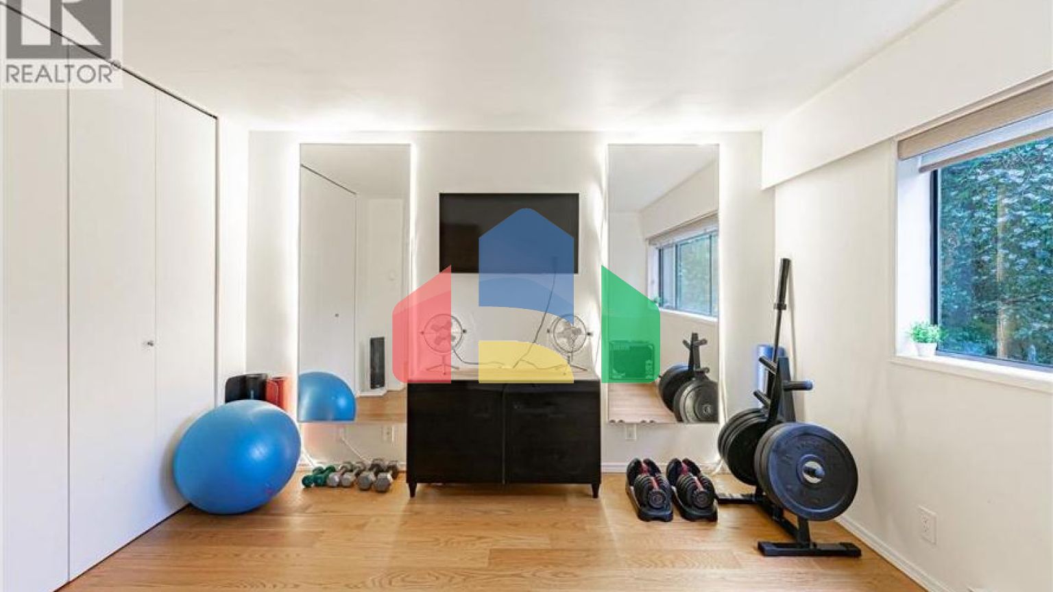 Residential - Townhouse - West Vancouver, Canada - Canada