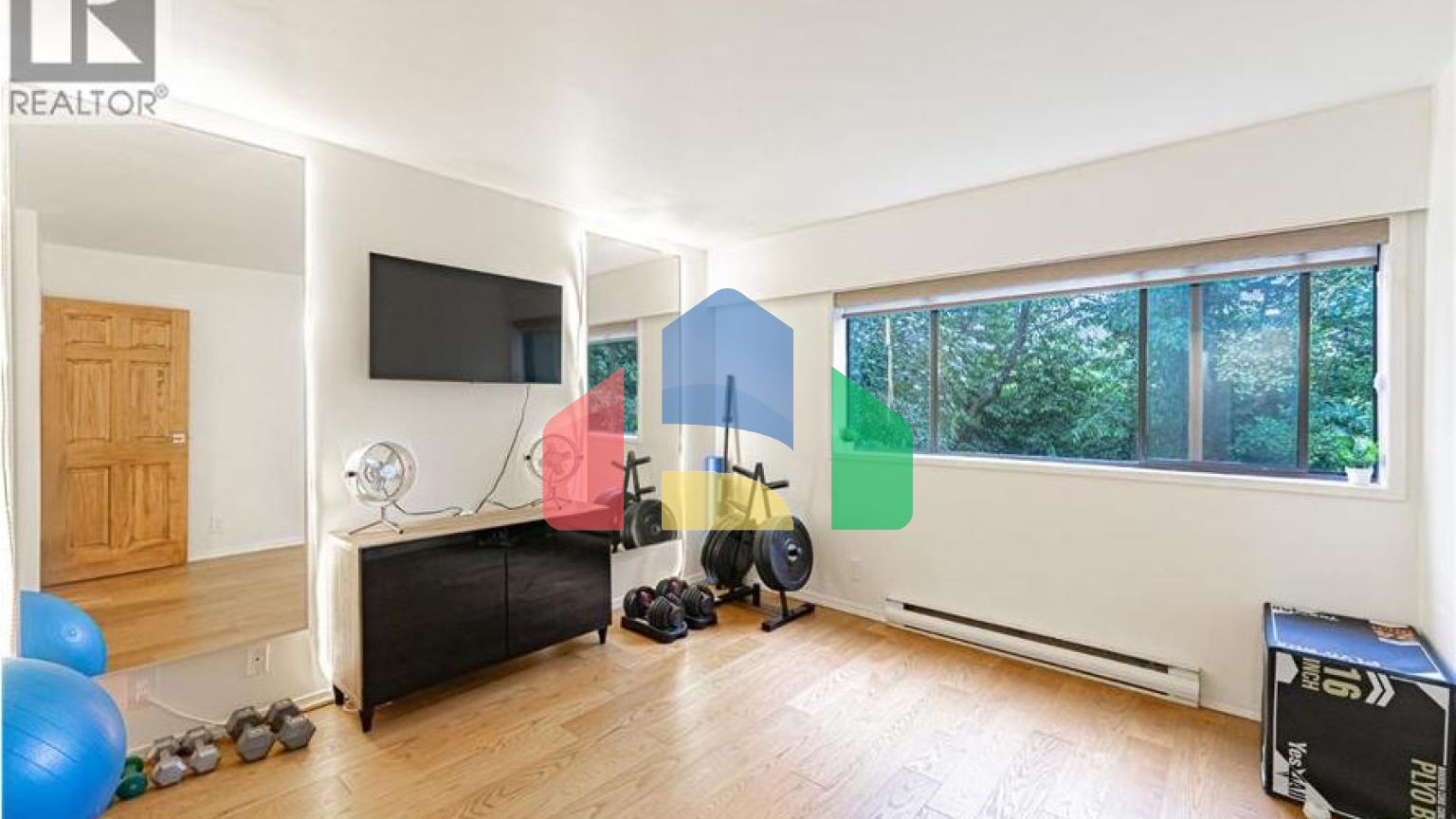 Residential - Townhouse - West Vancouver, Canada - Canada