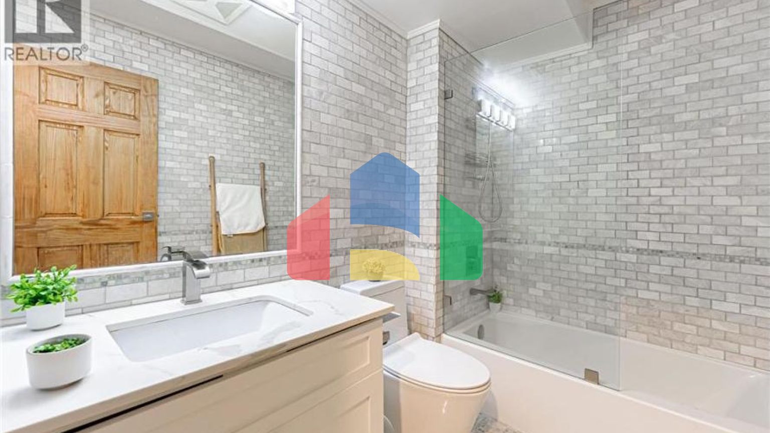 Residential - Townhouse - West Vancouver, Canada - Canada