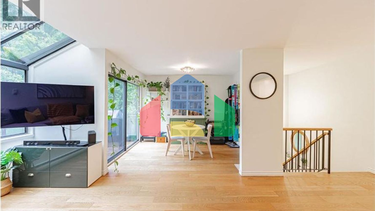 Residential - Townhouse - West Vancouver, Canada - Canada