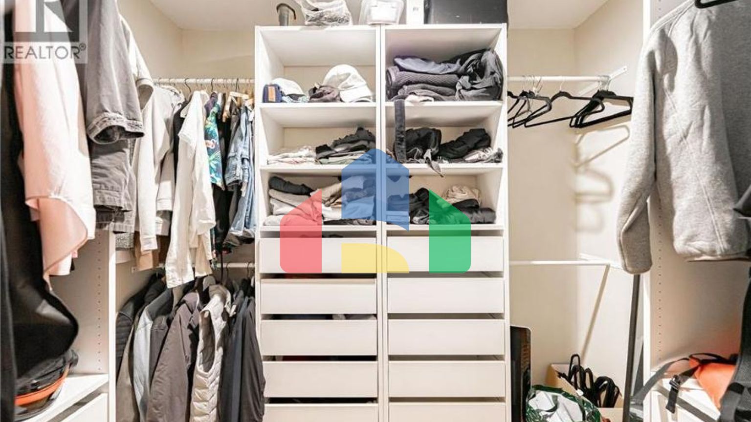 Residential - Townhouse - West Vancouver, Canada - Canada