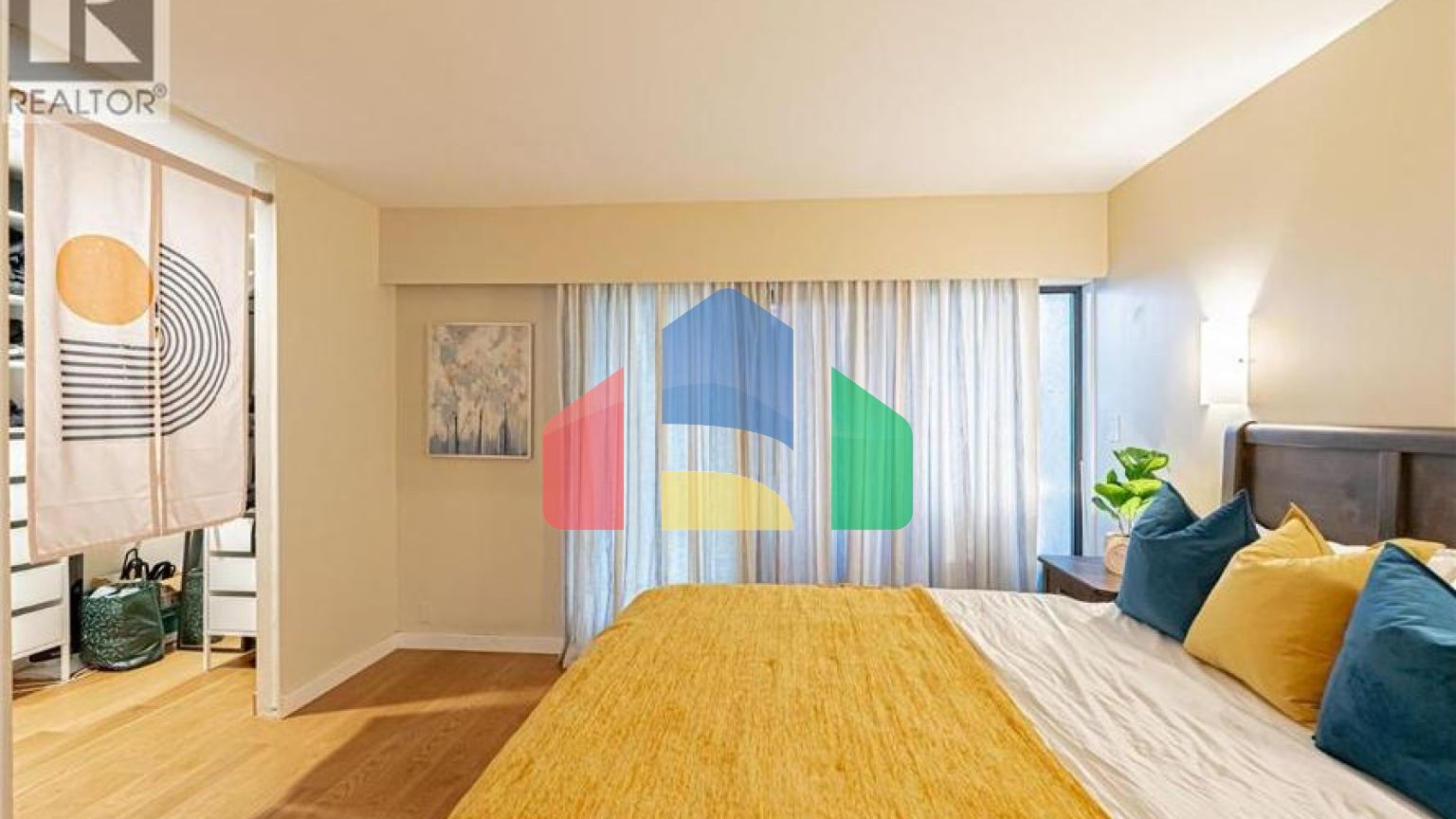 Residential - Townhouse - West Vancouver, Canada - Canada