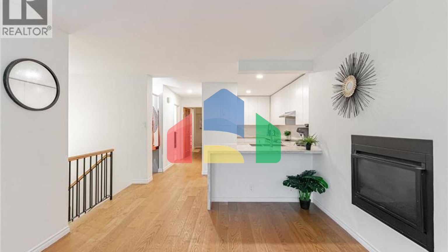 Residential - Townhouse - West Vancouver, Canada - Canada