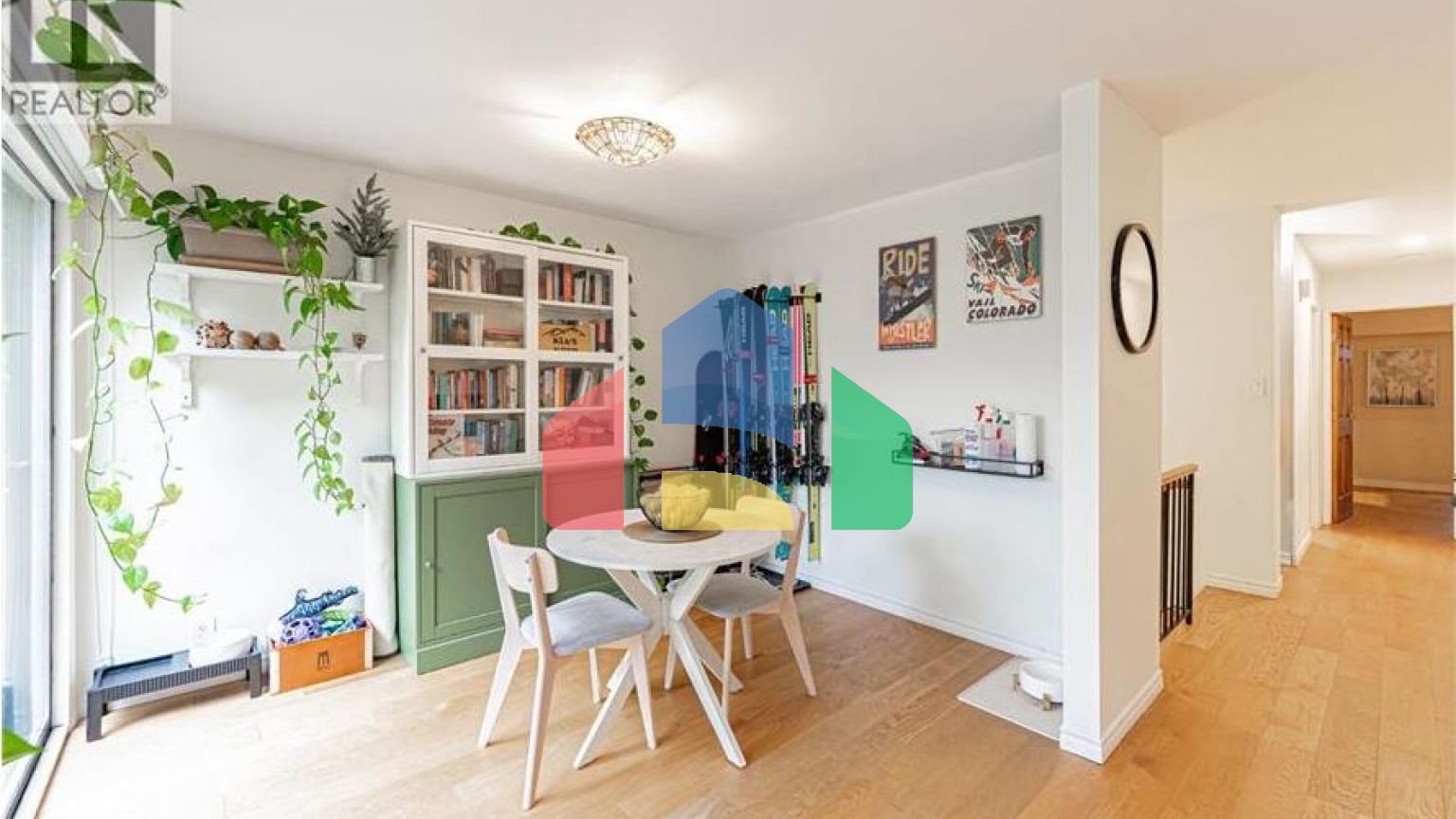 Residential - Townhouse - West Vancouver, Canada - Canada