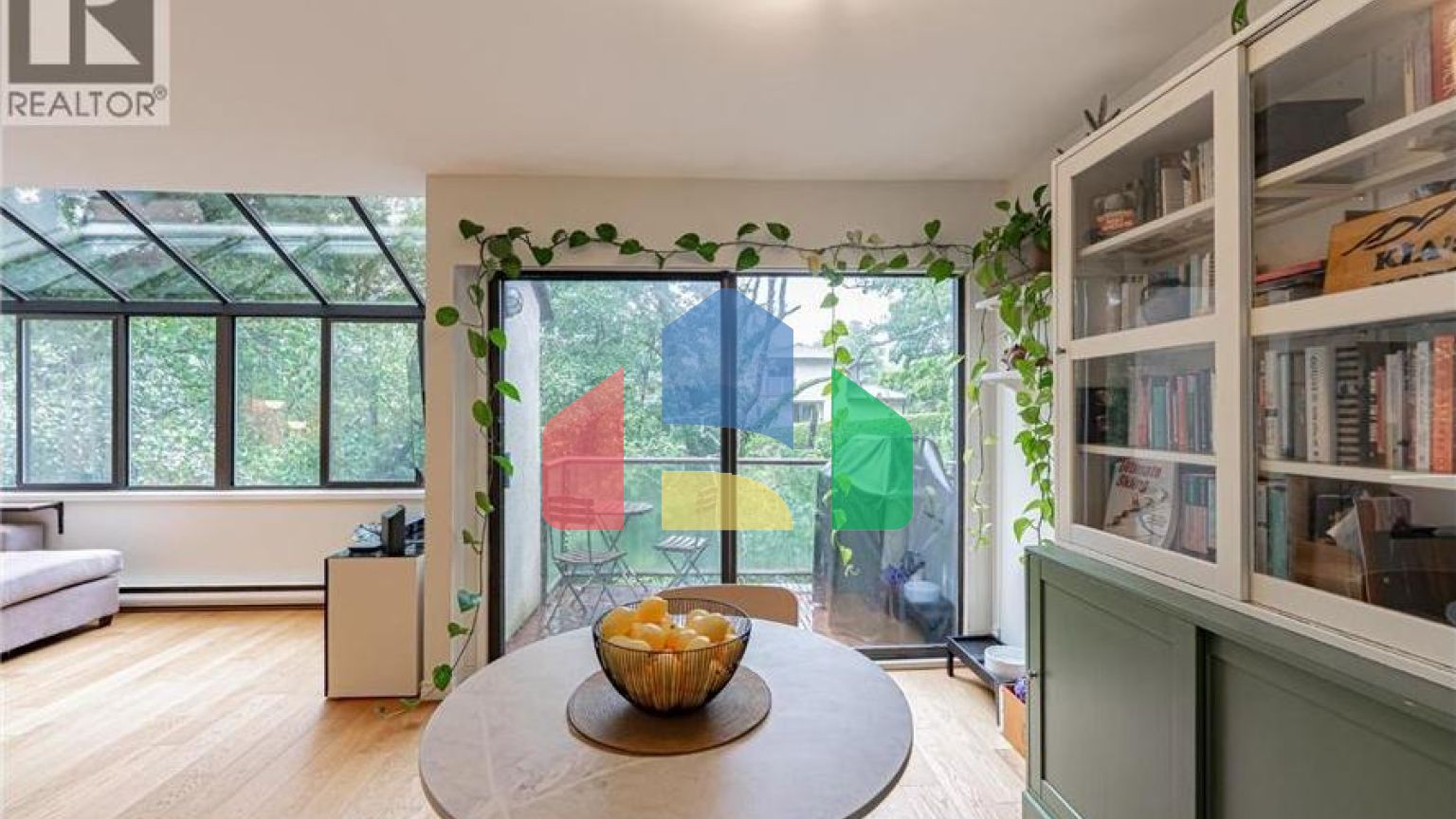 Residential - Townhouse - West Vancouver, Canada - Canada