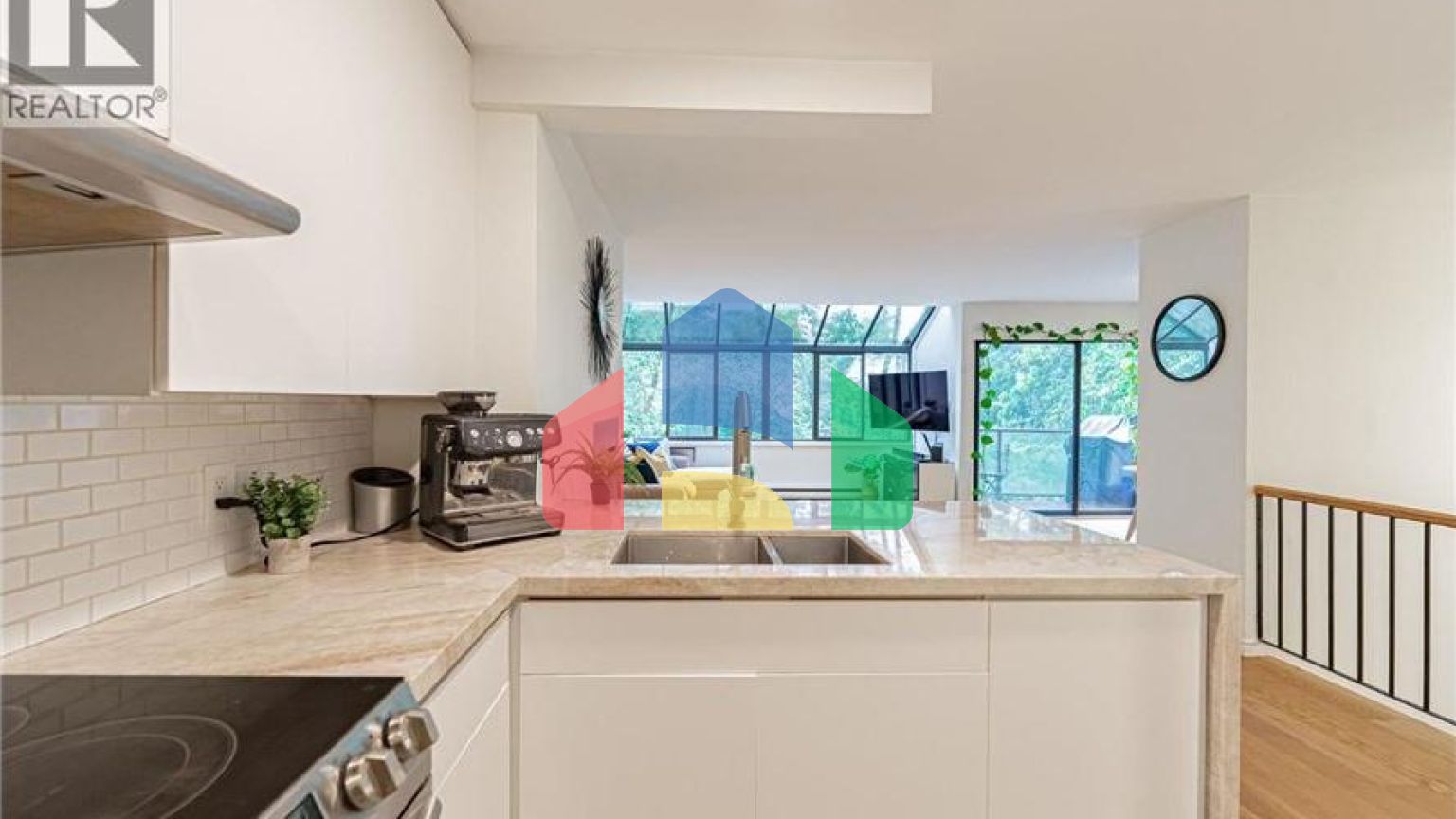 Residential - Townhouse - West Vancouver, Canada - Canada