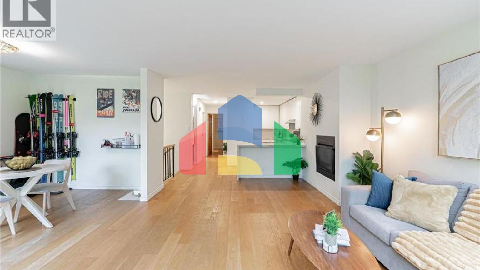 Residential - Townhouse - West Vancouver, Canada - Canada