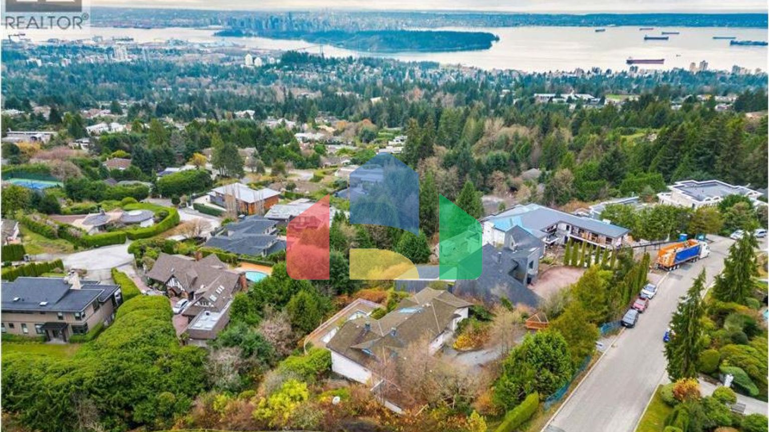 Residential - Single Family Home - West Vancouver, Canada - Canada