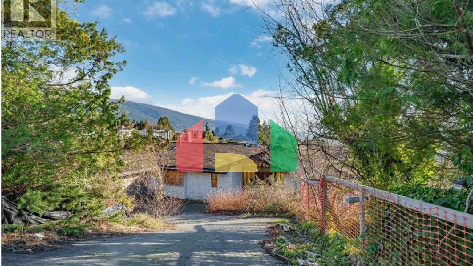 Residential - Single Family Home - West Vancouver, Canada - Canada