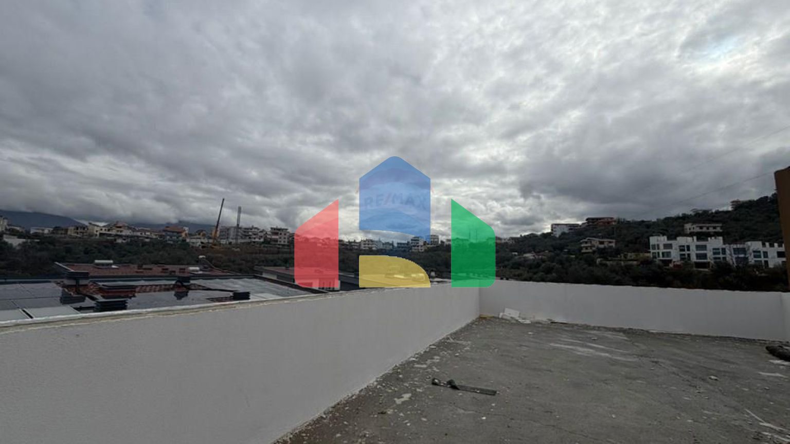 Residential - Villa - Liqeni I Thatë, Liqeni I Thatë, Tiranë - AL