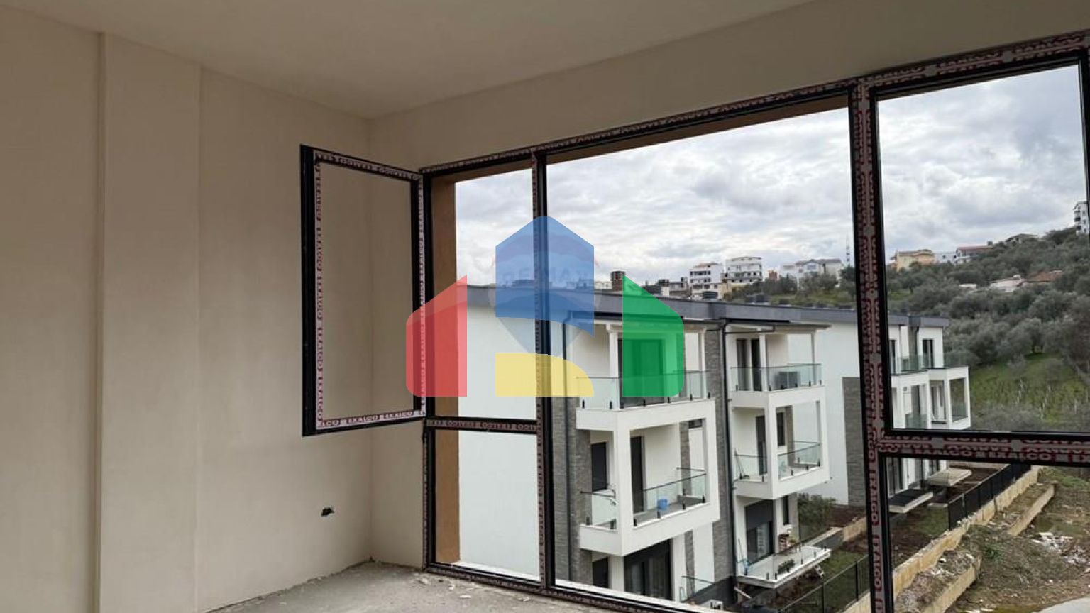 Residential - Villa - Liqeni I Thatë, Liqeni I Thatë, Tiranë - AL