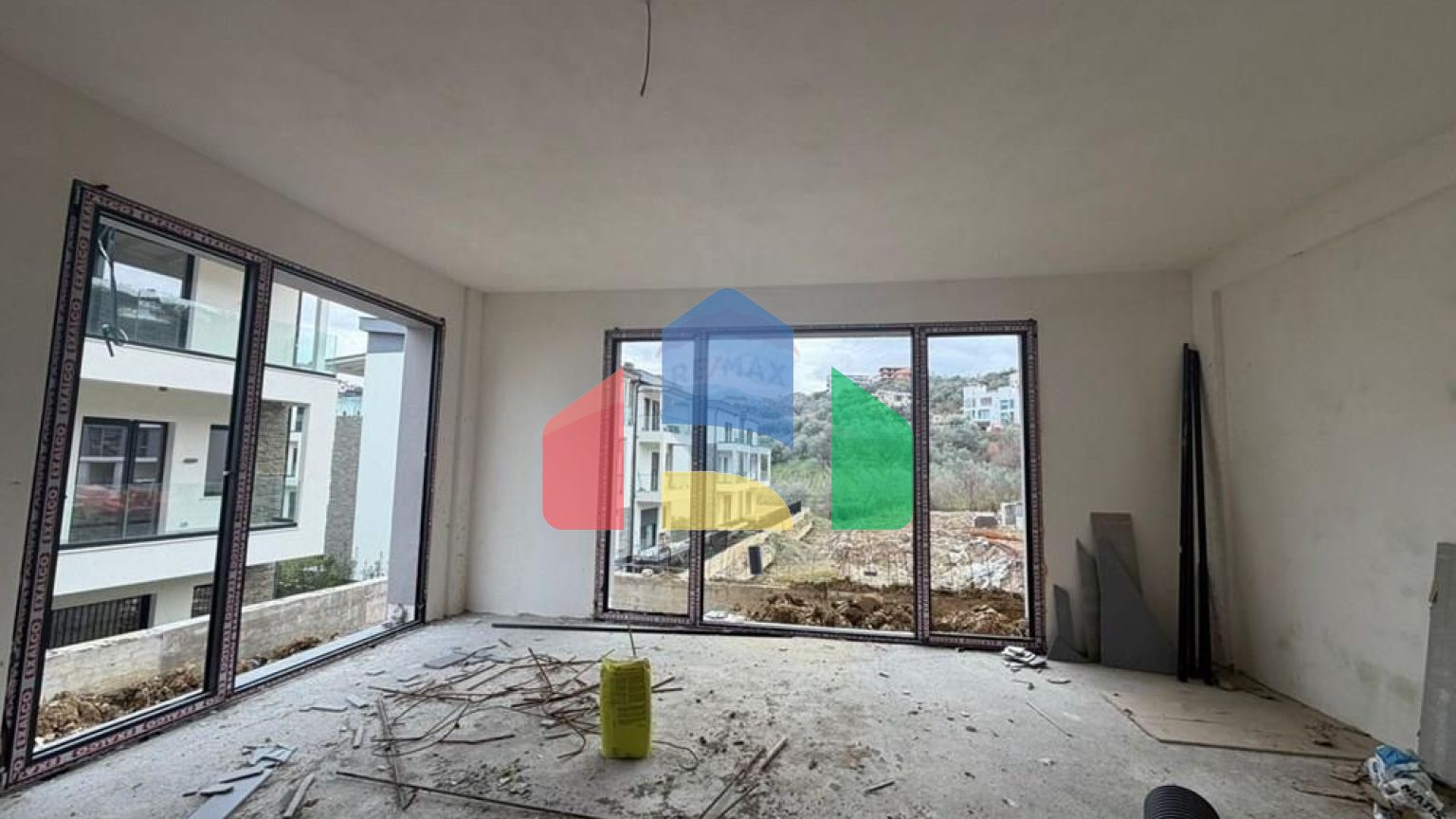 Residential - Villa - Liqeni I Thatë, Liqeni I Thatë, Tiranë - AL