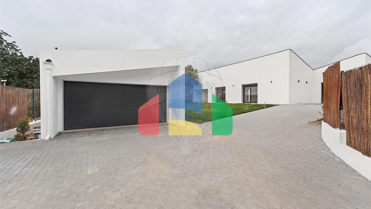 Residential - Single Family Home - T3 - Loule (Sao Clemente), Loule - PT