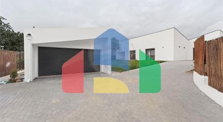 Residential - Single Family Home - T3 - Loule (Sao Clemente), Loule - PT