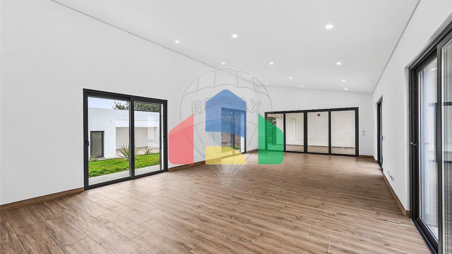 Residential - Single Family Home - T3 - Loule (Sao Clemente), Loule - PT