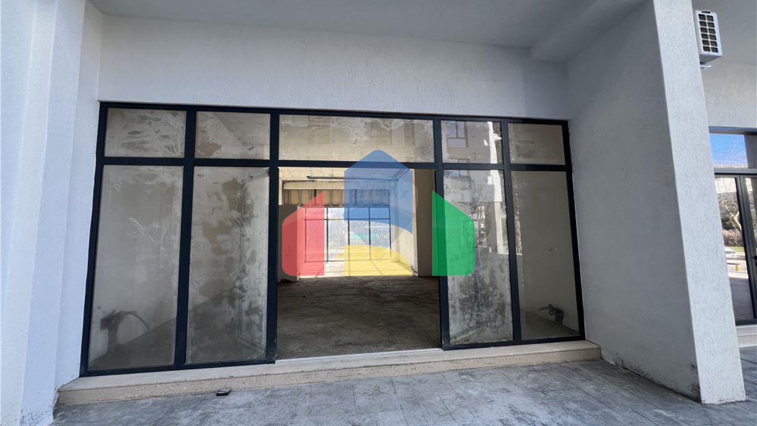 Commercial - Shop Single Tenant - Lungo Mare, Vlorë, Vlorë - AL