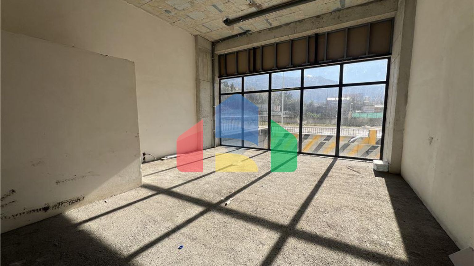 Commercial - Shop Single Tenant - Lungo Mare, Vlorë, Vlorë - AL