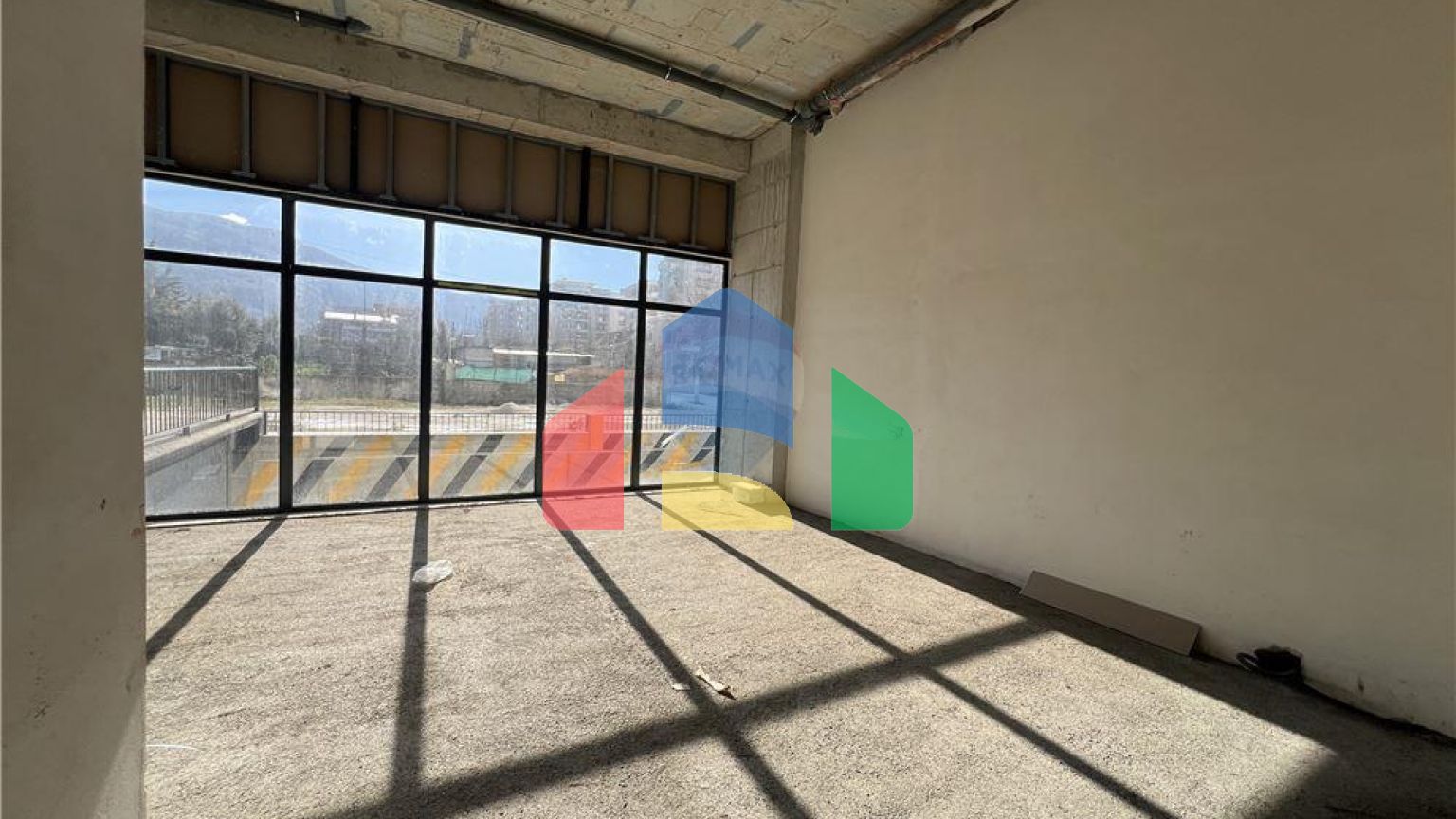 Commercial - Shop Single Tenant - Lungo Mare, Vlorë, Vlorë - AL