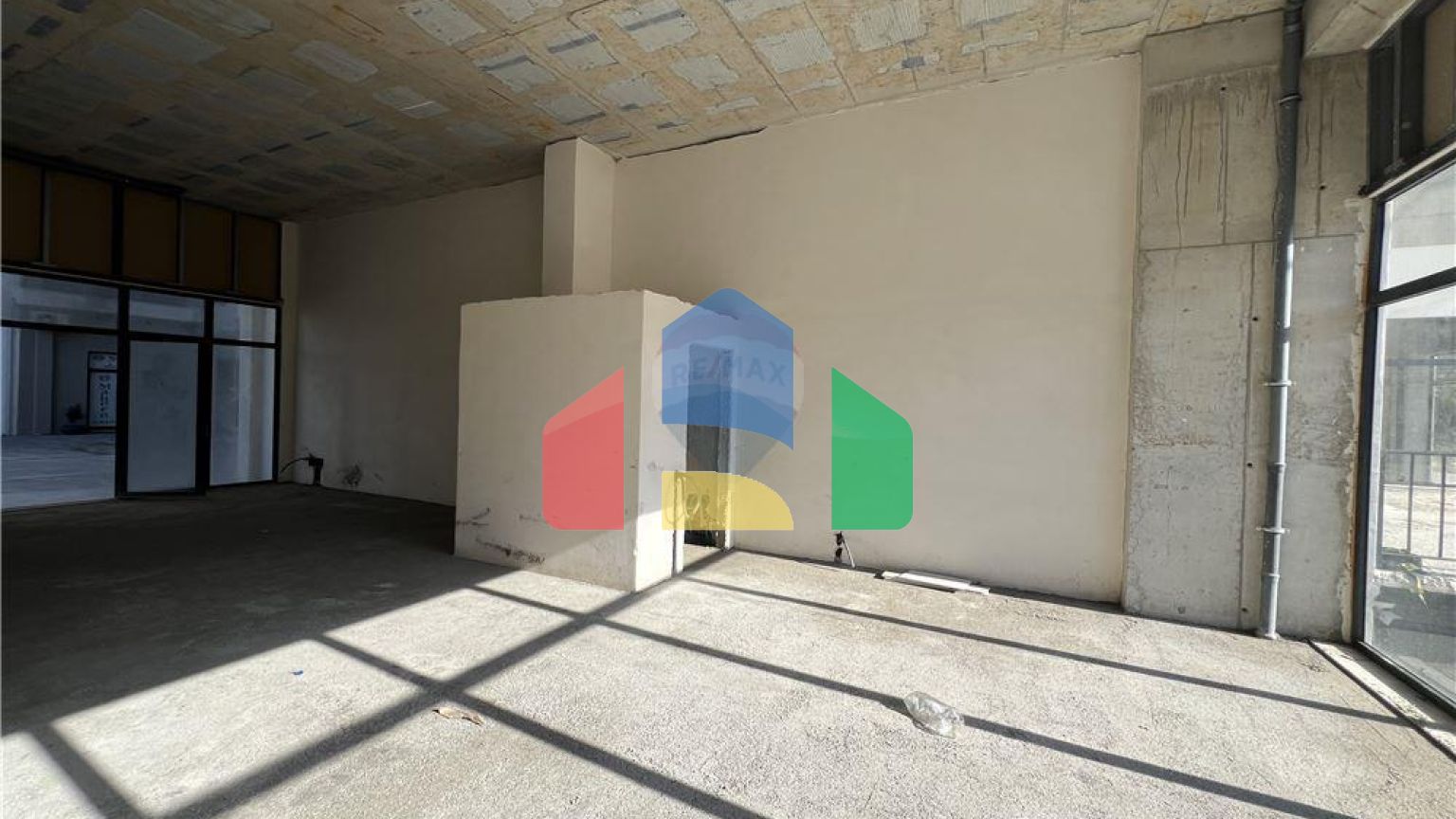 Commercial - Shop Single Tenant - Lungo Mare, Vlorë, Vlorë - AL