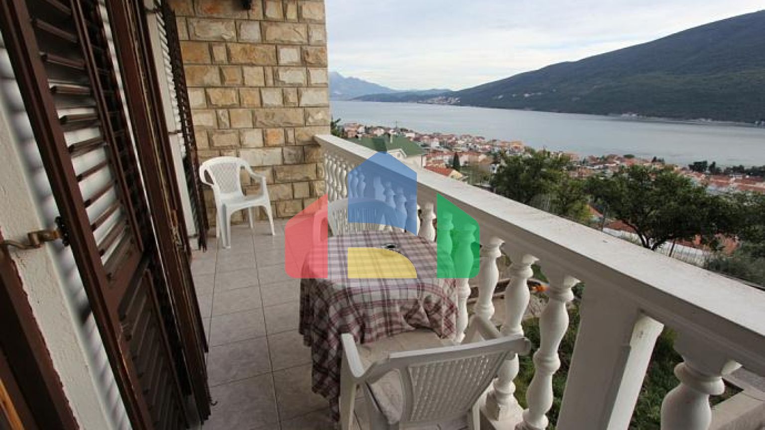 Дом в Дженовичи с прекрасным видом на море