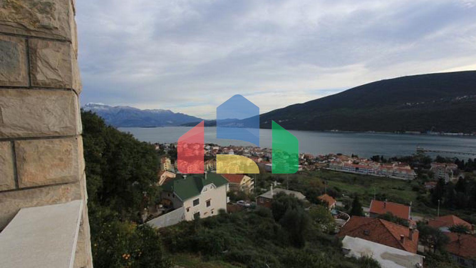 Дом в Дженовичи с прекрасным видом на море