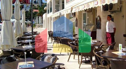 Кафе с террасой на первой линии в Херцег Нови