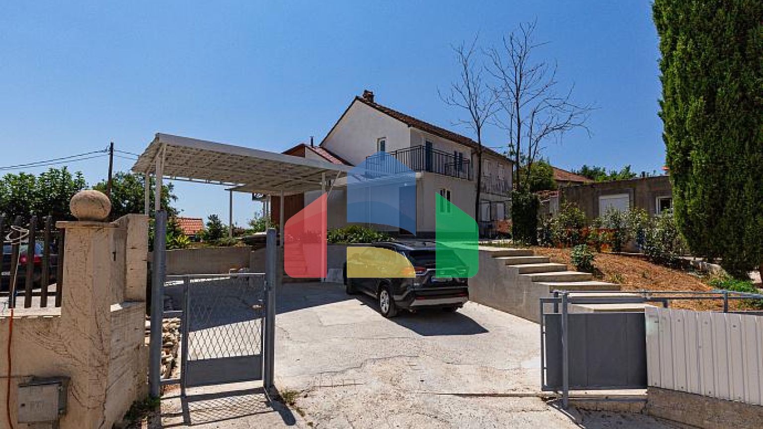 Двухквартирный дом с великолепным видом на Адриатическое море. Идеально подходит для жизни или инвестиций.