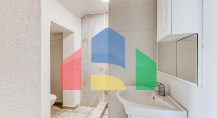 Двухквартирный дом с великолепным видом на Адриатическое море. Идеально подходит для жизни или инвестиций.