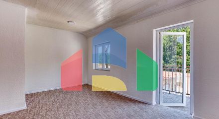 Двухквартирный дом с великолепным видом на Адриатическое море. Идеально подходит для жизни или инвестиций.