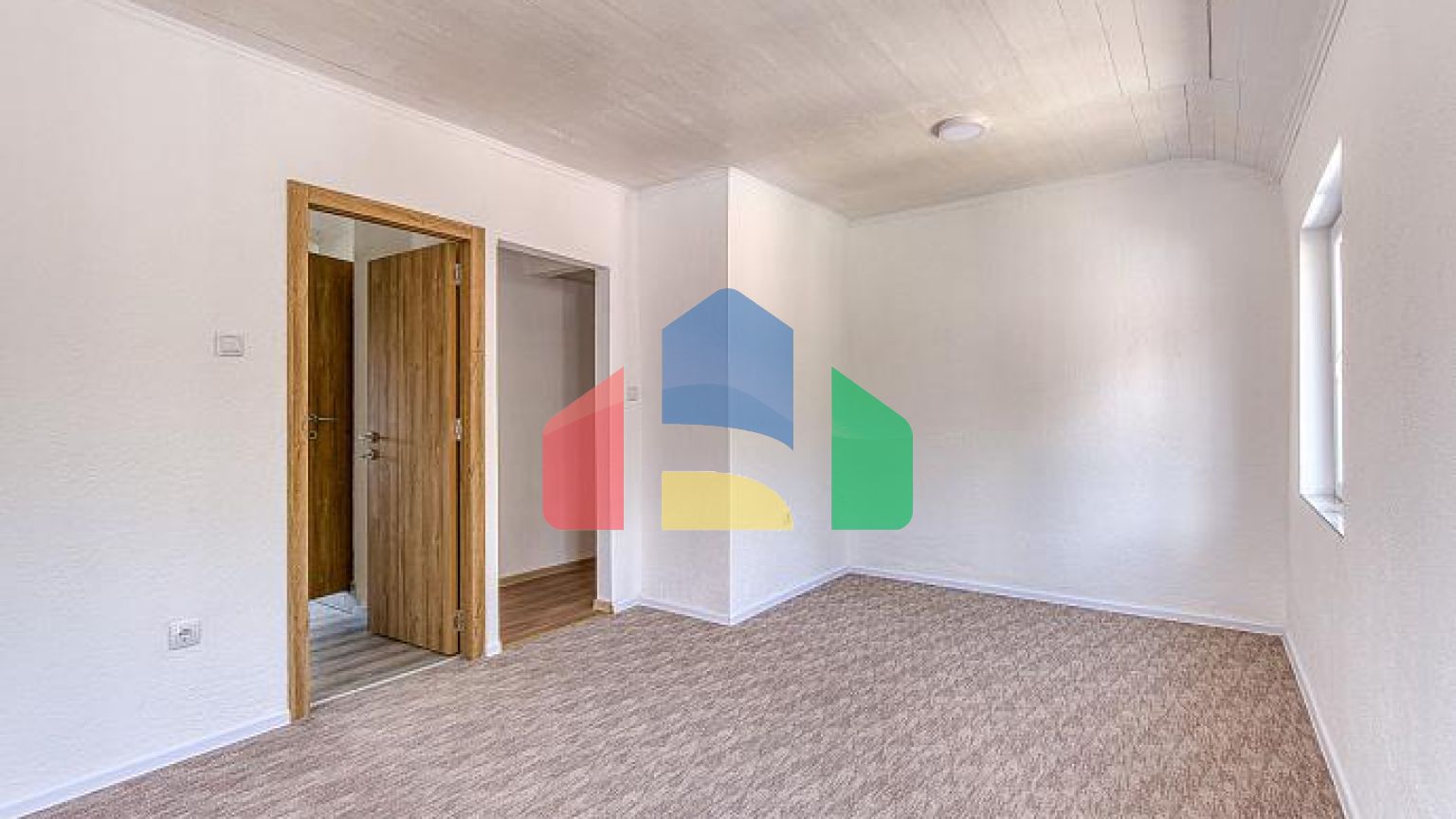 Двухквартирный дом с великолепным видом на Адриатическое море. Идеально подходит для жизни или инвестиций.