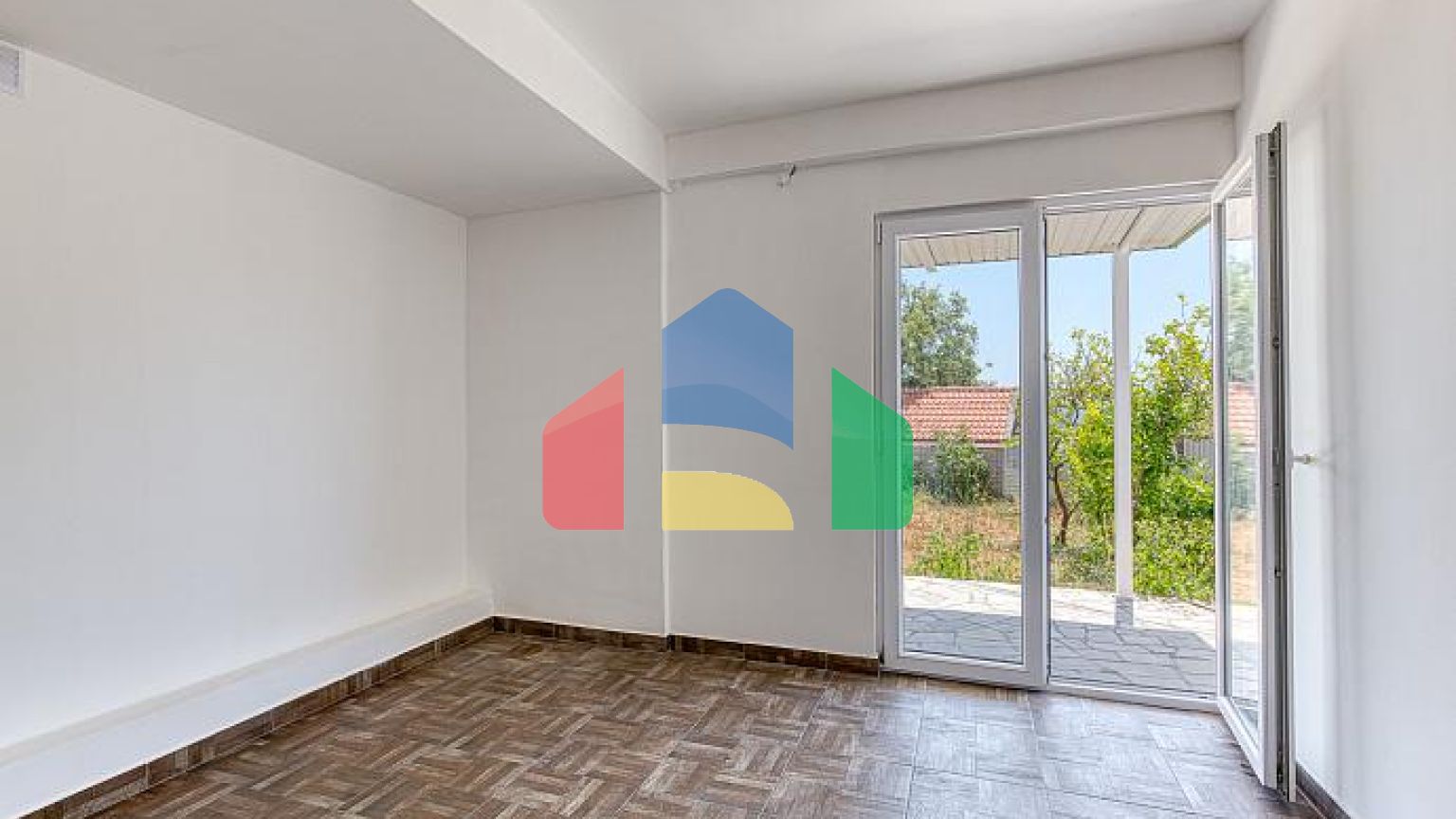 Двухквартирный дом с великолепным видом на Адриатическое море. Идеально подходит для жизни или инвестиций.