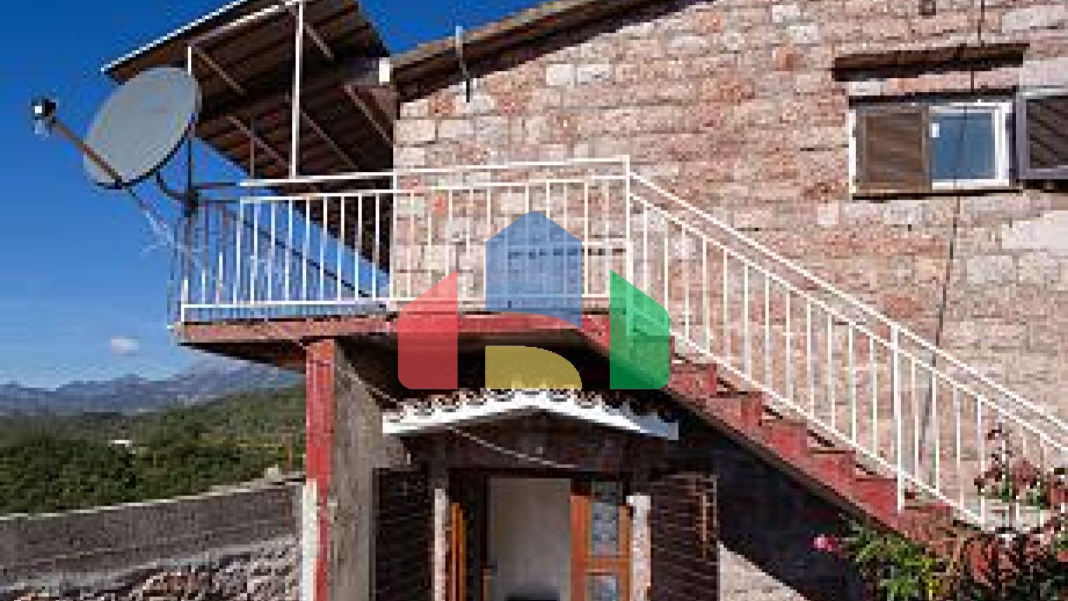 Продаётся дом в Пржно, рядом со Свети-Стефаном – отличное расположение.