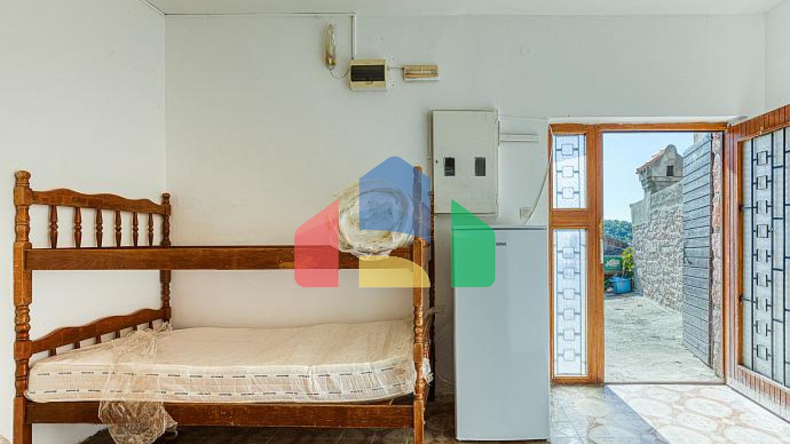 Продаётся дом в Пржно, рядом со Свети-Стефаном – отличное расположение.