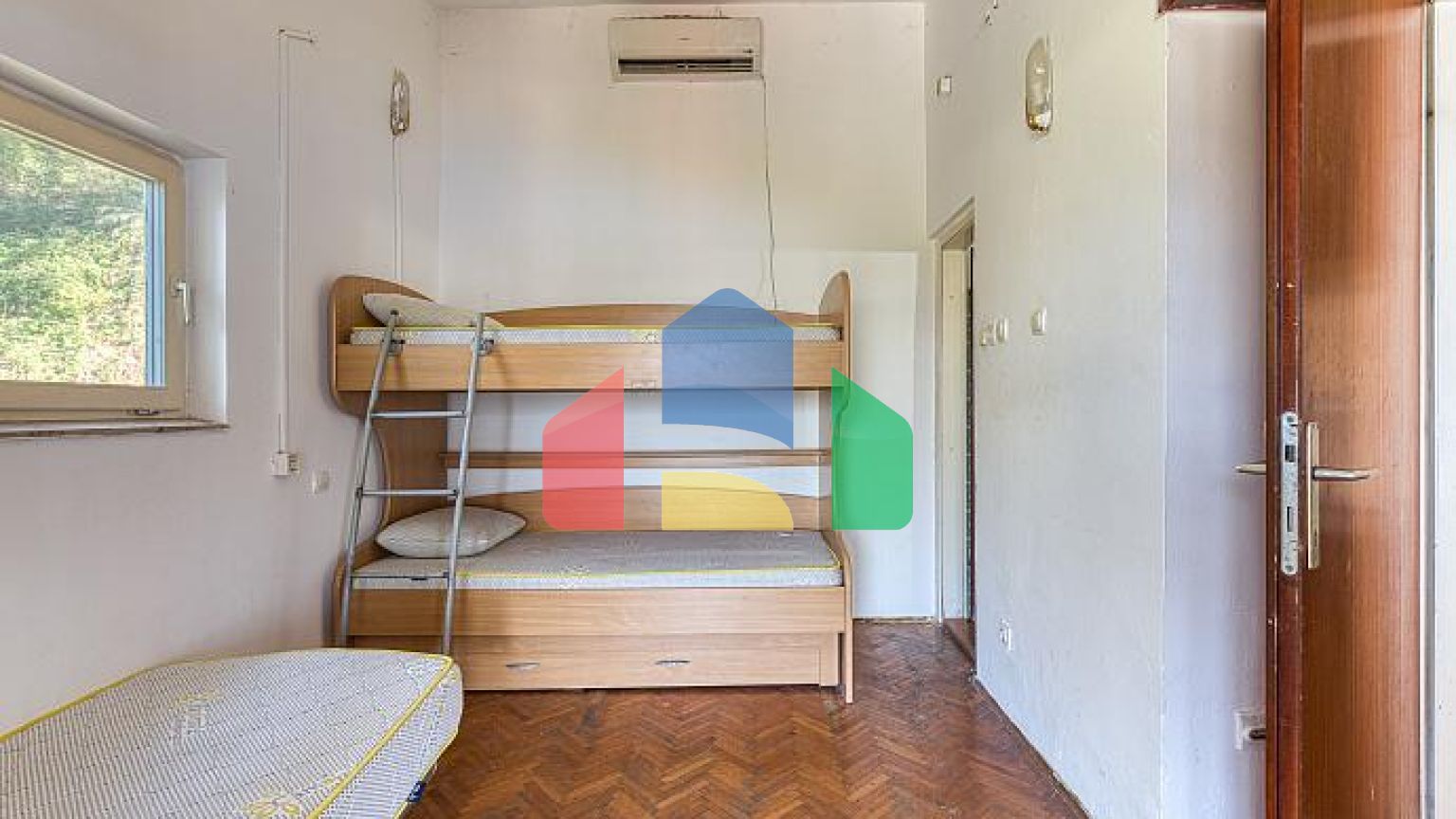 Продаётся дом в Пржно, рядом со Свети-Стефаном – отличное расположение.